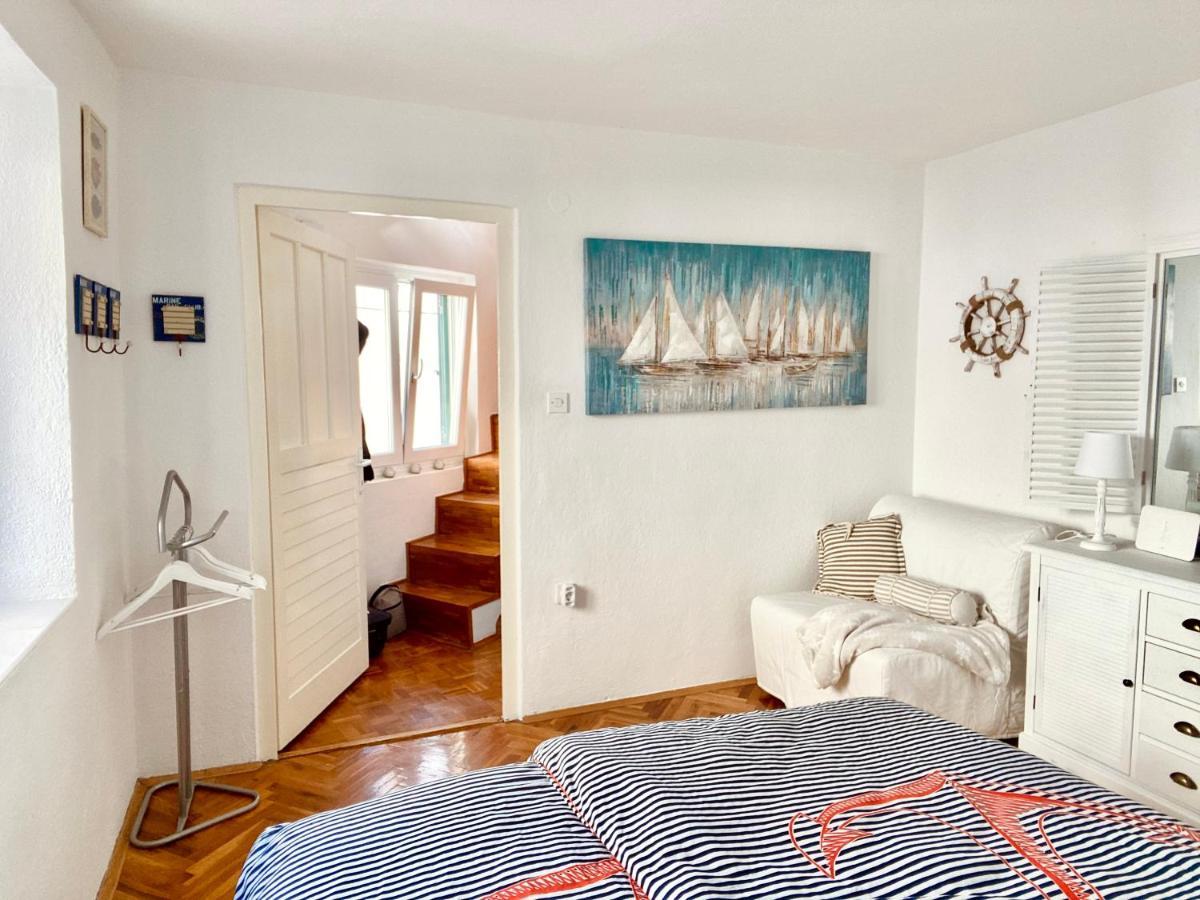Nyaraló Family House Between Split And Trogir Kaštela