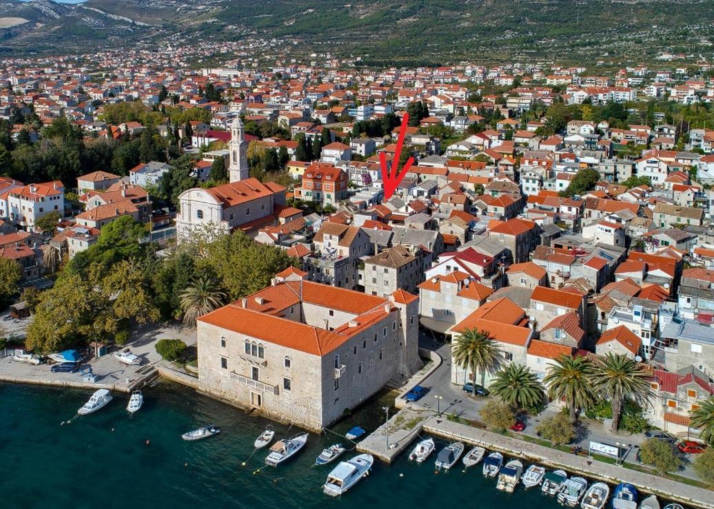 Family House Between Split And Trogir Nyaraló